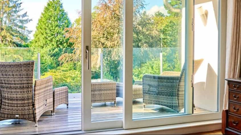 تولیدی یاس ارائه دهنده انواع درب و پنجره دوجداره UPVC و کرکره برقی با بالاترین کیفیت